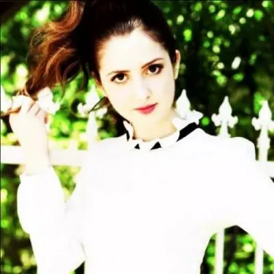 Comment appelle-t-on les fans de Laura Marano ?