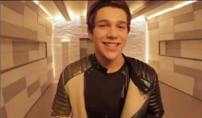 Avec qui a-t-il interprété "Mmm Yeah" ?