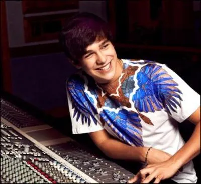 Il a perdu son père à l'âge de 16 mois. Vrai ou faux ?