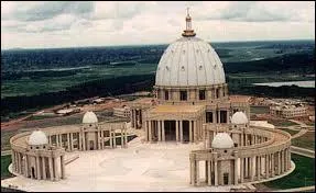 Pour départager les plus forts. Yamoussoukro est la capitale de la Côte d'Ivoire. Elle a remplacé Abidjan en :