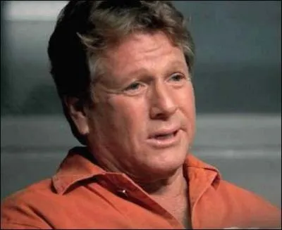 Quand Bones était enfant, sous quelle identité connaissait-elle Max Keenan ?