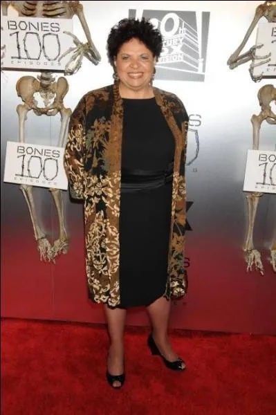 Qui interprète Caroline Julian ?