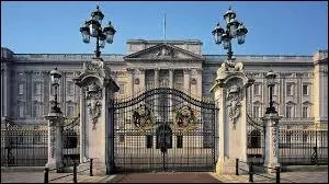 La reine habite à :