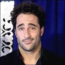 C'est aussi un humoriste français, qui est-ce ?