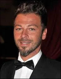 C'est un chanteur français, mais qui est-ce ?