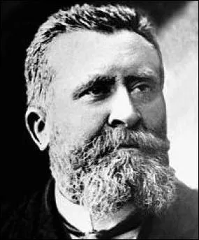 (Histoire) Connu pour ses positions pacifiques, Jean Jaurès est assassiné le 31 juillet 1914. Que faisait-il juste avant d'être tué ?