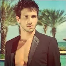 Avec qui est-il en couple en août 2014 ?