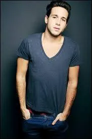 Comment les acteurs de Violetta surnomment-ils Damien ?