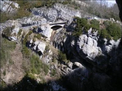 Quelles sont ces impressionnantes gorges du département du Jura dont vous aurez une magnifique vue depuis le belvédère de la Cernaise près de Septmoncel?