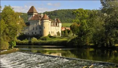 Dans quel département pouvons-nous voir le château de Cléron datant de 1320?