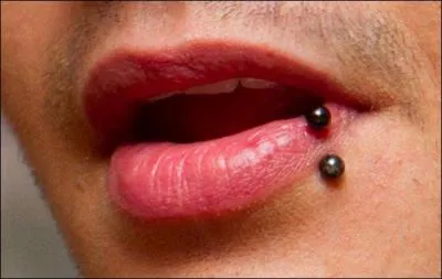 A qui appartiennent ces lèvres ?