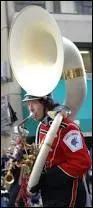 Musique : Quel très très gros instrument trouve-t-on dans dans les fanfares étudiantes type, Beaux-Arts et dans les orchestres de jazz traditionnel ?