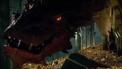 Quel est le nom du terrifiant dragon dans la saga "Le Hobbit" ?