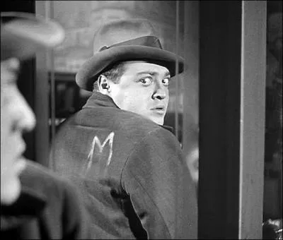 Quel est le surnom de Hans Beckert, un méchant incarné par Peter Lorre dans un film de 1931 ?