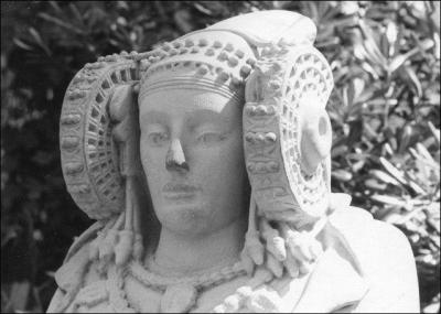 Quel nom porte ce buste d'origine inconnue ? Vers la fin du XIXe siècle un médecin le trouva dans son jardin.