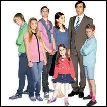 Qui a disparu de la série (la fille en rose sur l'image) ?