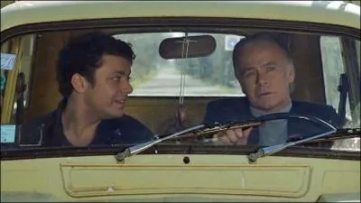 Antoine n'aime pas une chose chez Alex. Quoi ?