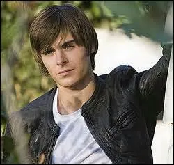 Comment s'appelle son père ?