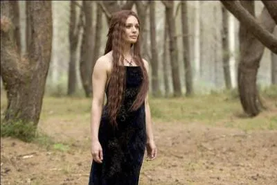 Comment s'appelle la sorcière qui vit à l'Allonge d'Agaden ?