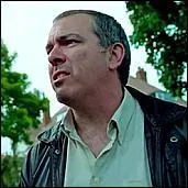 Qui est l'homme sur la photo ci-dessous :