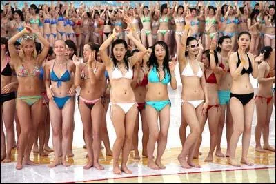 Quand dit-on familièrement : "qu'il y a de la fesse" ?