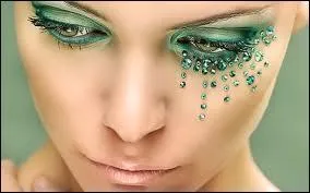 Si vous avez : "un visage de peau de fesses", c'est que :