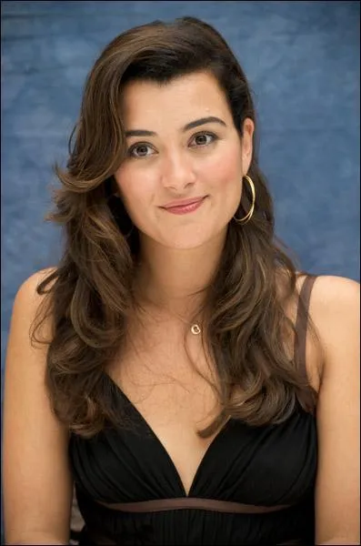 Dans quelle série joue cette actrice?
( Voir Image )