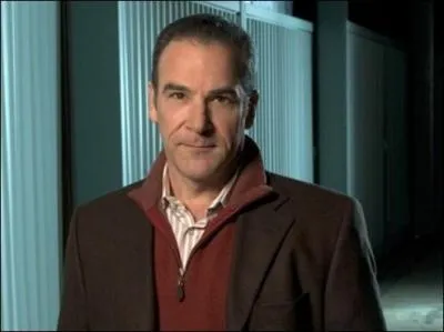 Dans quelle série joue cet acteur ?
( Voir Image )