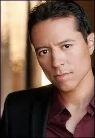 Que fait Alex Torres au centre ?