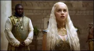Pourquoi Xaro Xoan Daxos fait-il une proposition de mariage à Daenerys ? Qu'espère-t-il en se mariant avec elle ?