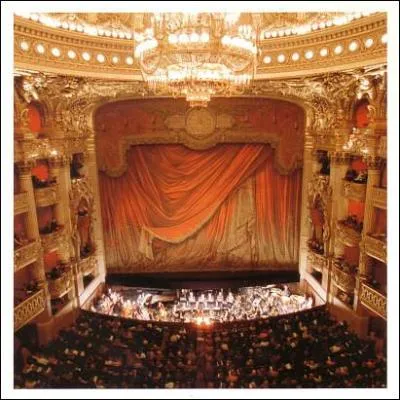 Théâtre : né à Florence, l'opéra est aujourd'hui considéré comme faisant partie des arts de la scène. Mais que signifie le mot "opéra" ?