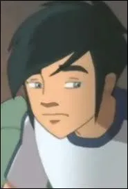 Que porte toujours Micro Ice sur son cou ?