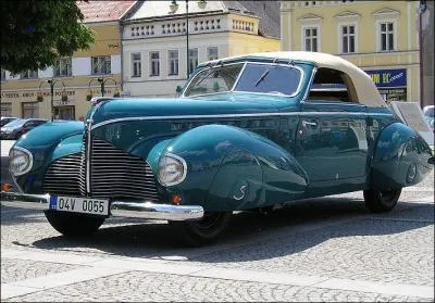 En 1939, le carrossier tchèque Josef Sodomka de cette Aero Dynamik 50 ne manque pas d'inspiration. Mais pourquoi reste-il si méconnu au-delà du rideau de fer ?