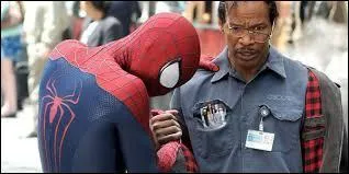 Comment s'appelle le monsieur sur l'image ?