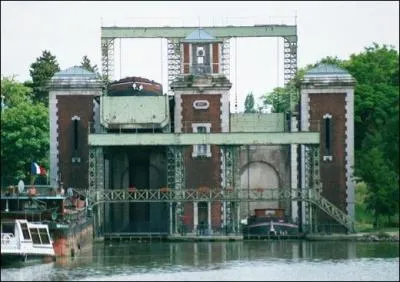 Pas-de-Calais. Verrerie-cristallerie. Ascenseur à bateaux des Fontinettes !