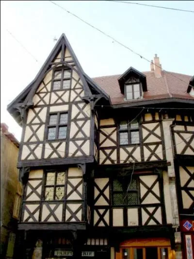 Puy-de-Dôme. Coutellerie. Claire Chazal !