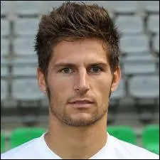 Où joue ce joueur ?