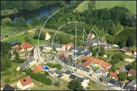 Voici le village Axonais de Merlieux-et-Fouquerolles vu du ciel. Il se trouve en région ...