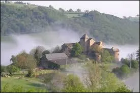 Voici le château du Caylas, dans la commune midi-pyrénéenne de Moyrazès. Pour le voir, il faut se rendre dans le département ...