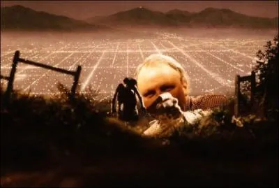 On croit découvrir tout Los Angeles, de nuit, depuis la colline où se passe l'action au début de ce célèbre film, mais voyez, en fait, de quelle taille est la ville... Quel est ce film ?
