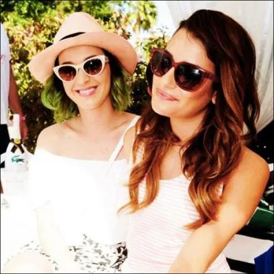 Avec qui Lea a-t-elle notamment collaboré pour son album "Louder" ?