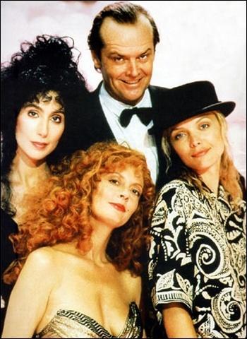 Dans cette comédie très sarcastique, trois jeunes femmes seules vont être séduites par... le Diable (Jack Nicholson) ! L'une d'entre elles, Susan Sarandon, est musicienne et joue... ?