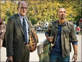Dans ce très bon film qui évoque la condition des immigrants qui risquent l'expulsion, le très conventionnel enseignant (Richard Jenkins est l'acteur), va prendre des leçons de djembe et finir par en jouer dans le métro... Quel est ce film ?