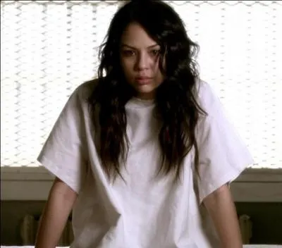 Quel est le nom de l'hôpital psychiatrique où Mona a été enfermée ?