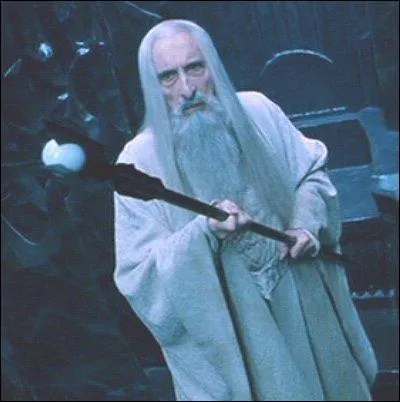 Comment s'appelle ce méchant magicien servant le maléfique oeil du nom de Sauron ? Dans quelle célèbre trilogie d'Heroic-Fantasy est-il ?