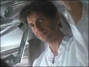 Comment s'appelle ce scientifique pas vraiment méchant mais plus obsédé par la recherche et l'étude des êtres-vivants que par les idées des autres et les sentiments au point qu'il finira par nuire aux protagonistes de l'histoire ? De quel film culte de Spielberg, (dont une ressortie internationale en 2002 a eu lieu dans les salles de cinéma pour en fêter les vingt ans), vient-il ?