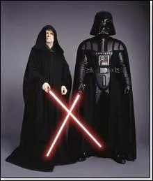 Quels sont les noms de ces deux seigneurs Siths dont l'un a pour vrai nom Anakin Skywalker et est l'apprenti de l'autre ? De quelle saga célèbre viennent-ils ?