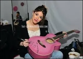 En quelle ann&eacute;e Martina Stoessel a-t-elle commenc&eacute; &agrave; apprendre &agrave; jouer de la guitare ?