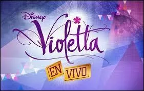 En quelle ann&eacute;e commence-t-elle la tourn&eacute;e de "Violetta en vivo" ?