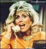 Dans quel secteur travaille Angela ?